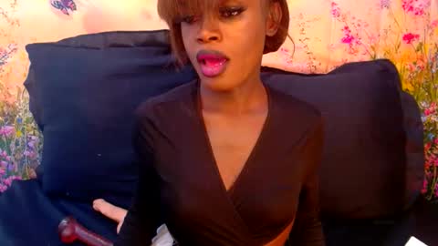 Snapshot of lucile_carrie chatting on June 7, 2026, 7:06 pm Lucile Carrie online show from June 7, 2026, 7:06 pm
