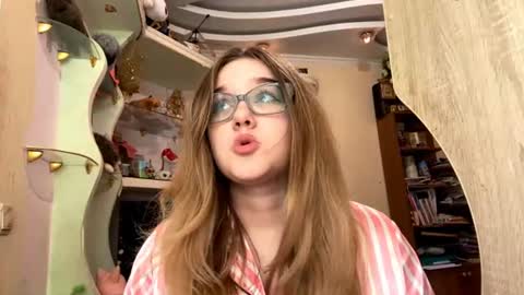 Snapshot of lucillahisserich chatting on June 14, 2026, 10:28 am Ember online show from June 14, 2026, 10:28 am