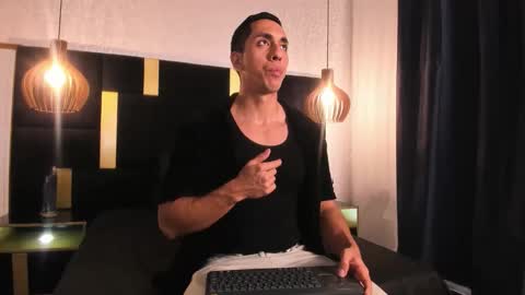 Lucio online show from April 21, 2026, 12:00 pm