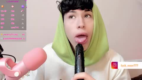 Noor online show from March 6, 2025, 9:42 pm