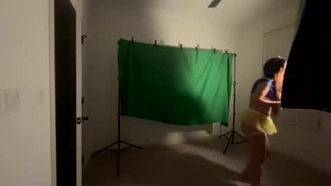 lucky_g3ld online show from April 9, 2026, 7:47 am