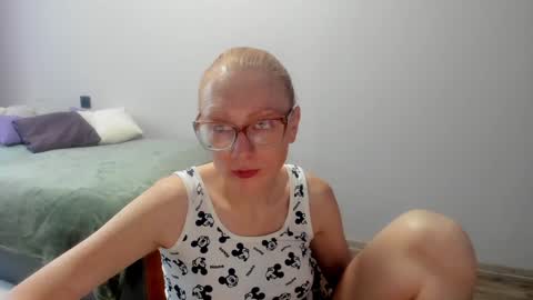 lucky_licky20 online show from December 9, 2024, 4:01 am