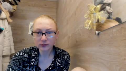 lucky_licky20 online show from December 19, 2024, 4:23 am