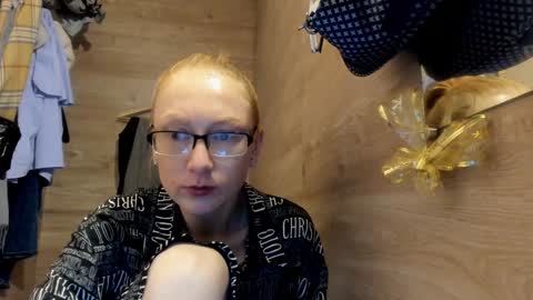 lucky_licky20 online show from December 29, 2024, 4:16 am