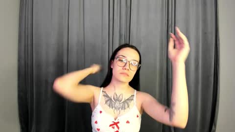 Snapshot of luckybunjenny chatting on November 20, 2025, 4:12 am Leya online show from November 20, 2025, 4:12 am