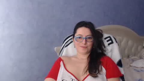 luckylinda23 online show from March 4, 2025, 7:01 pm