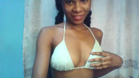 Snapshot of luckymadequeen chatting on January 3, 2025, 3:49 am Gloria online show from January 3, 2025, 3:49 am