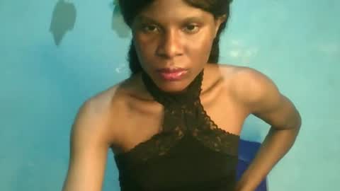 Snapshot of luckymadequeen chatting on October 4, 2025, 12:19 am Gloria online show from October 4, 2025, 12:19 am