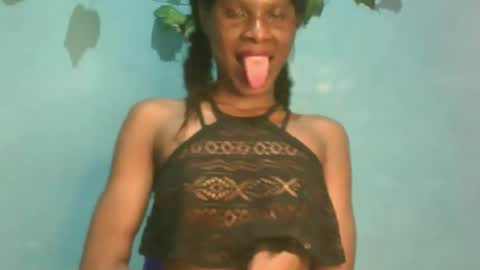 Snapshot of luckymadequeen chatting on October 8, 2025, 1:58 am Gloria online show from October 8, 2025, 1:58 am