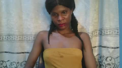 Snapshot of luckymadequeen chatting on January 17, 2026, 12:48 am Gloria online show from January 17, 2026, 12:48 am