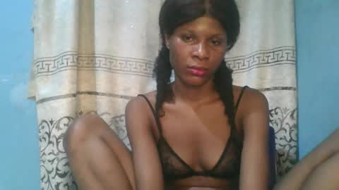 Snapshot of luckymadequeen chatting on March 1, 2026, 12:12 am Gloria online show from March 1, 2026, 12:12 am