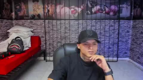Snapshot of luckyy_boy_ chatting on April 20, 2026, 10:44 pm Lucky online show from April 20, 2026, 10:44 pm