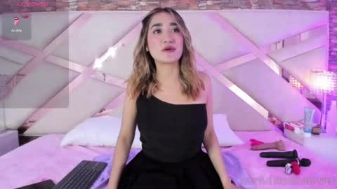 lucy_davies_ online show from April 18, 2026, 11:36 am