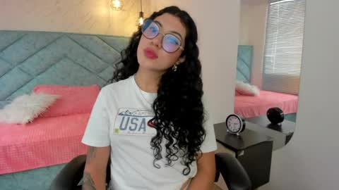 Snapshot of lucy_greys_ chatting on April 21, 2026, 8:01 pm Lucy Greys online show from April 21, 2026, 8:01 pm