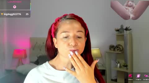 Lucia online show from September 21, 2025, 7:15 pm