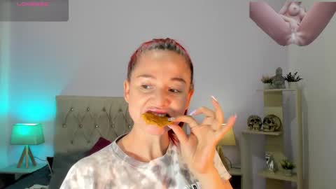 Lucia online show from September 23, 2025, 9:29 pm