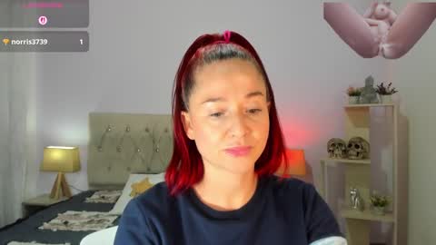 Lucia online show from October 1, 2025, 9:43 pm