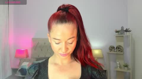 Lucia online show from November 16, 2025, 5:40 pm