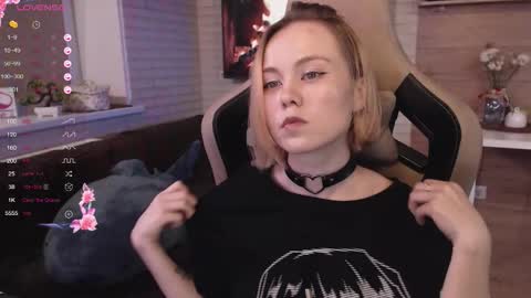 Snapshot of lucy_mirror chatting on September 9, 2025, 8:30 pm Lucy online show from September 9, 2025, 8:30 pm