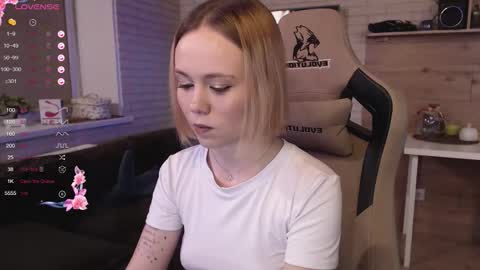 Snapshot of lucy_mirror chatting on September 13, 2025, 9:14 pm Lucy online show from September 13, 2025, 9:14 pm