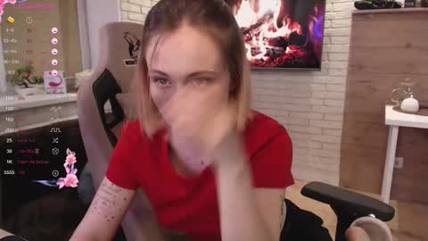 Snapshot of lucy_mirror chatting on October 10, 2025, 9:36 pm Lucy online show from October 10, 2025, 9:36 pm