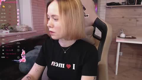 Snapshot of lucy_mirror chatting on October 13, 2025, 9:26 pm Lucy online show from October 13, 2025, 9:26 pm