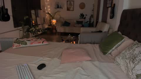 Snapshot of lucy_sweetgirl19 chatting on September 27, 2025, 12:59 am luciana online show from September 27, 2025, 12:59 am