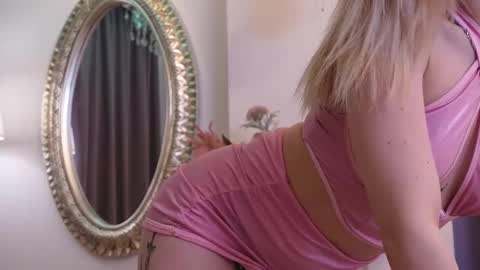 Lucy Lexton online show from February 21, 2025, 10:50 am