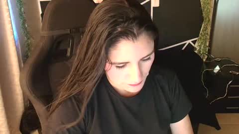 Snapshot of lucyli_ chatting on May 18, 2026, 5:52 pm LUCY online show from May 18, 2026, 5:52 pm