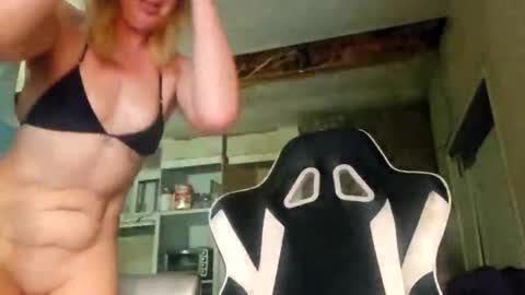 Lucy Loves Lookers online show from May 4, 2026, 9:05 am