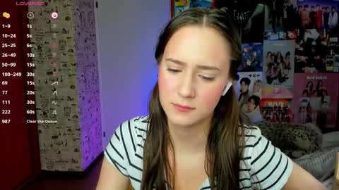 Snapshot of lucyrose33 chatting on October 2, 2025, 4:41 am Lucy Rose online show from October 2, 2025, 4:41 am