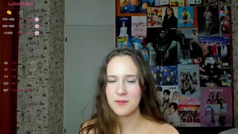Snapshot of lucyrose33 chatting on October 13, 2025, 4:18 pm Lucy Rose online show from October 13, 2025, 4:18 pm