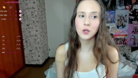 Snapshot of lucyrose33 chatting on October 15, 2025, 5:07 am Lucy Rose online show from October 15, 2025, 5:07 am