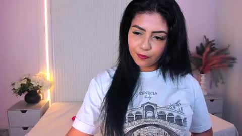 Lucy Wold online show from June 4, 2026, 7:42 pm