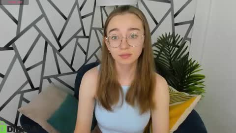 Snapshot of lucyy_green chatting on June 17, 2026, 12:57 am Lucy online show from June 17, 2026, 12:57 am