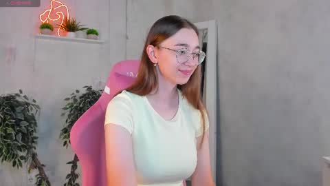 Snapshot of lucyy_green chatting on June 23, 2026, 1:14 am Lucy online show from June 23, 2026, 1:14 am