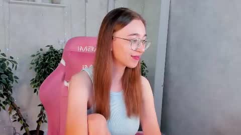 Snapshot of lucyy_green chatting on June 25, 2026, 1:05 am Lucy online show from June 25, 2026, 1:05 am