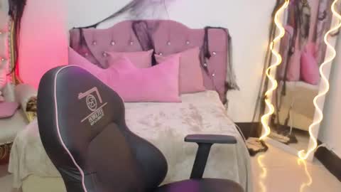 Snapshot of ludo_kitty_tay chatting on October 19, 2025, 3:40 am ludo_kitty_tay online show from October 19, 2025, 3:40 am