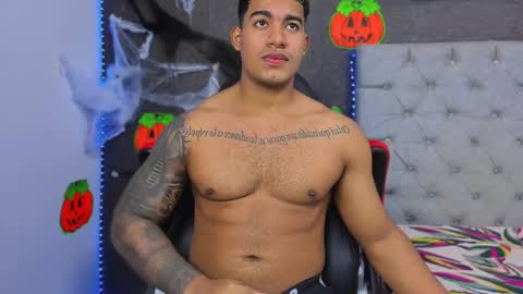 Luigi Independent model online show from October 12, 2025, 6:18 pm