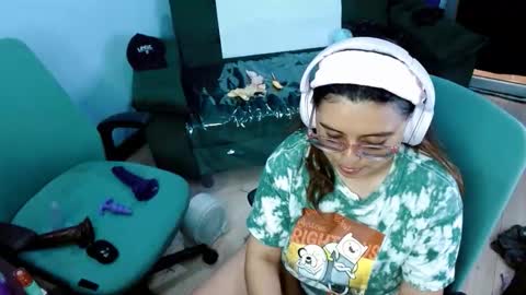 Snapshot of luisa_bunny chatting on March 25, 2026, 10:49 pm luisa_bunny online show from March 25, 2026, 10:49 pm