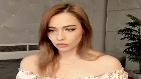 Snapshot of luiza012 chatting on October 1, 2025, 12:22 pm Lizzy online show from October 1, 2025, 12:22 pm