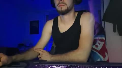 lukasschoetz online show from May 4, 2026, 7:10 pm