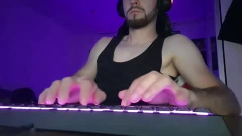 lukasschoetz online show from May 5, 2026, 8:28 pm