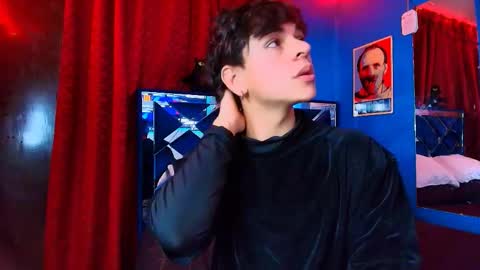 Snapshot of luke_howland chatting on June 1, 2026, 11:17 pm Luke online show from June 1, 2026, 11:17 pm