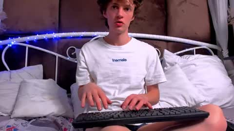 Snapshot of luke_sweet chatting on May 14, 2026, 1:07 pm Luke online show from May 14, 2026, 1:07 pm