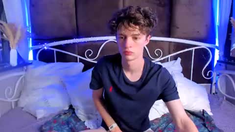 Snapshot of luke_sweet chatting on June 18, 2026, 12:42 pm Luke online show from June 18, 2026, 12:42 pm