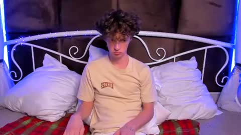 Snapshot of luke_sweet chatting on July 21, 2026, 3:47 pm Luke online show from July 21, 2026, 3:47 pm