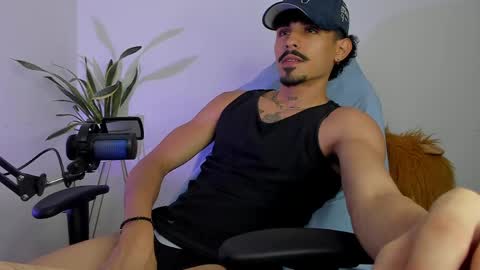 Snapshot of lukeetaylor_ chatting on May 1, 2026, 12:43 pm Luke Taylor online show from May 1, 2026, 12:43 pm