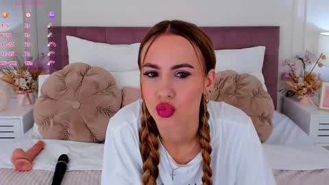 Snapshot of lullyfox chatting on November 20, 2025, 7:57 pm Cherie online show from November 20, 2025, 7:57 pm