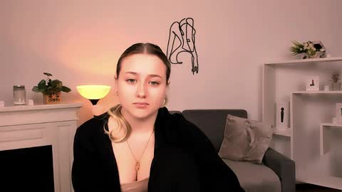 Lily online show from April 8, 2026, 9:37 pm